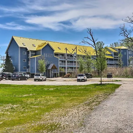 Cozy Lakefront Middle Bass Retreat With Balcony